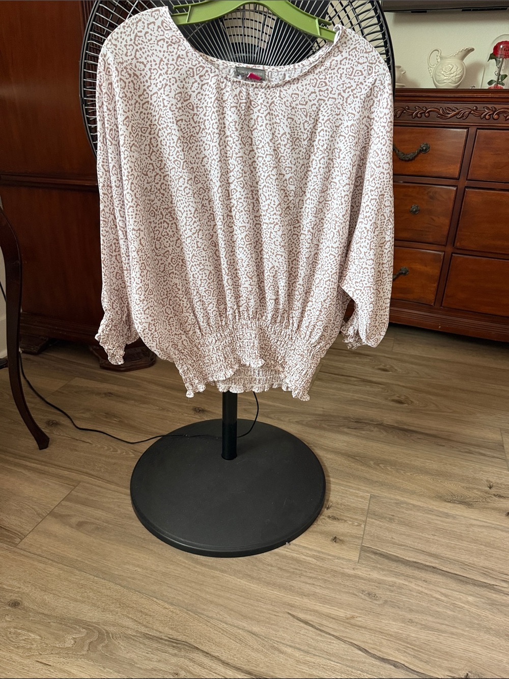 Vince Camuto Light Pink Leopard-Print Smocked-Hem Top